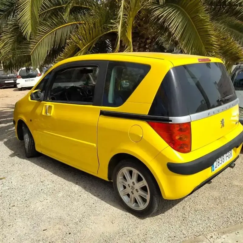 Usado Peugeot 1007 69 CV (50 kW) 2006 Amarillo Monovolumen