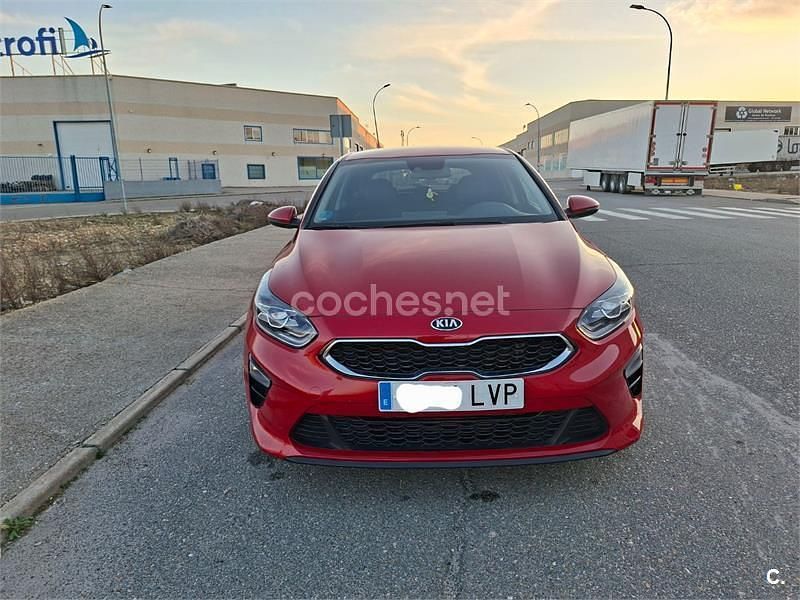 Usado Kia Ceed 136 CV (100 kW) 2020 Granate Utilitario