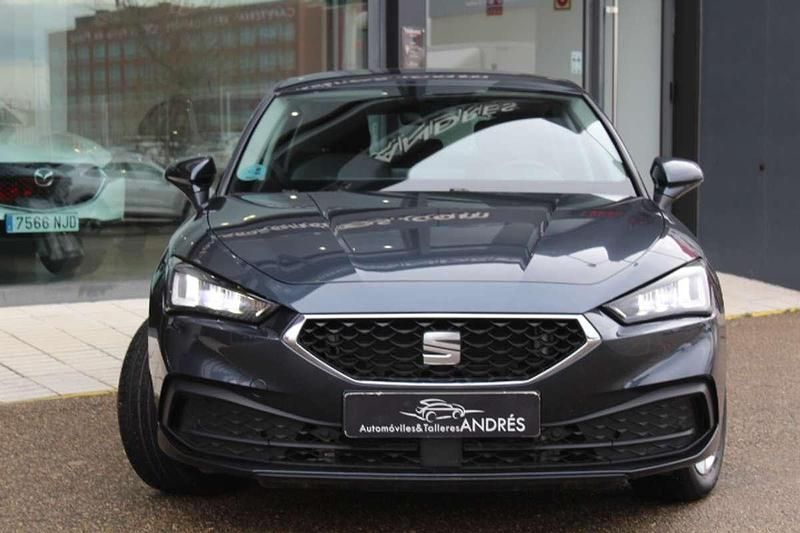 Usado Seat Leon Style 116 CV (85 kW) 2024 Gris Utilitario