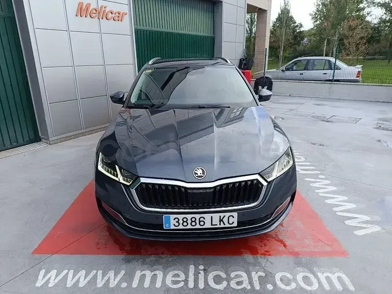 Usado Skoda Octavia Style 150 CV (110 kW) 2021 Gris / plata Familiar