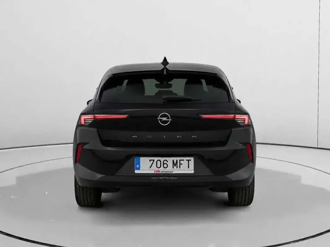 Usado Opel Astra Edition 131 CV (96 kW) 2023 Negro Utilitario