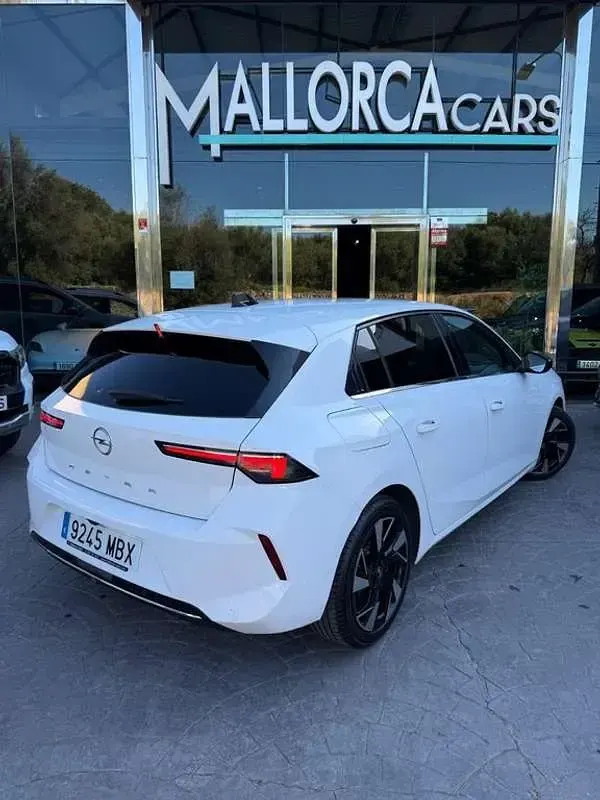 Usado Opel Astra Edition 131 HP (96 kW) 2022 Branco Citadino