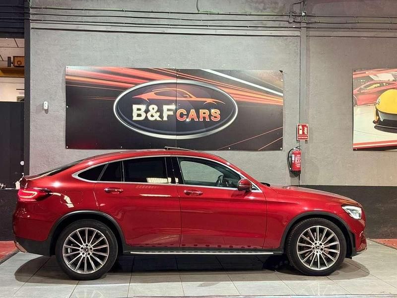 Usado Mercedes GLC300 245 CV (180 kW) 2021 Burdeos Coupe