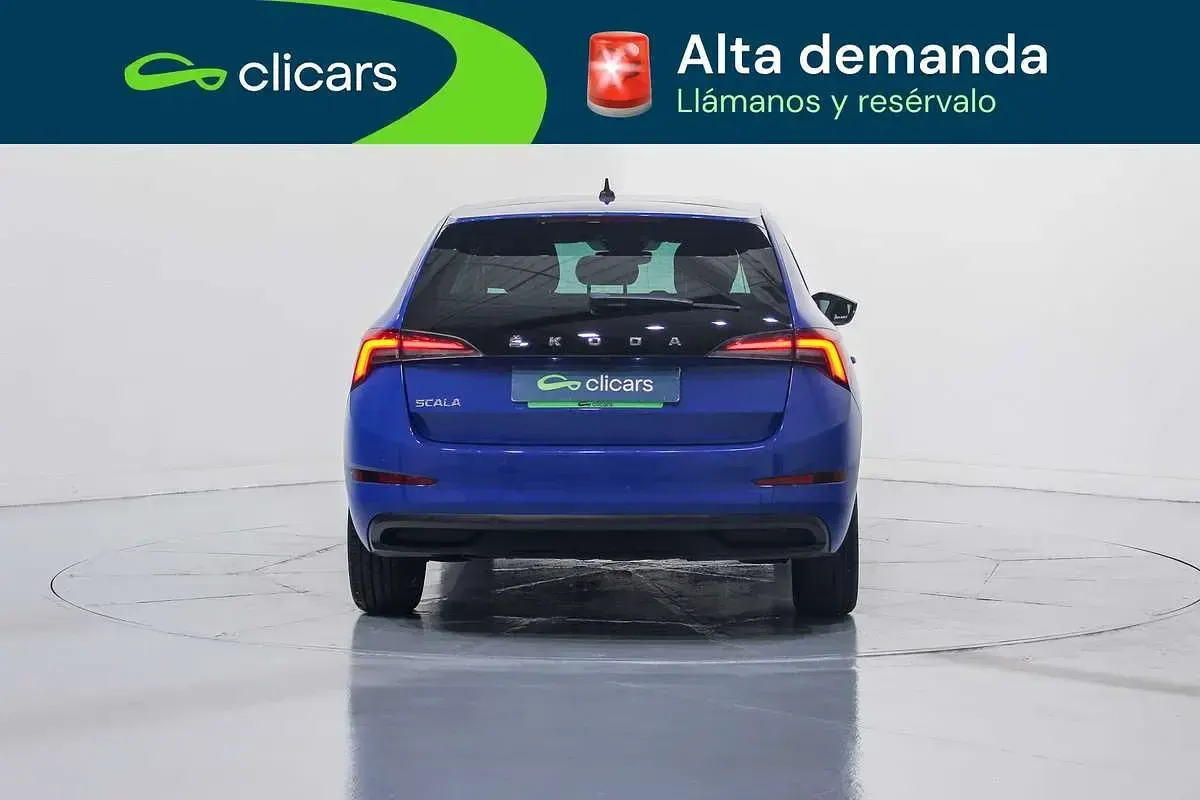 Usado Skoda Scala Ambition 95 CV (69 kW) 2020 Azul Utilitario