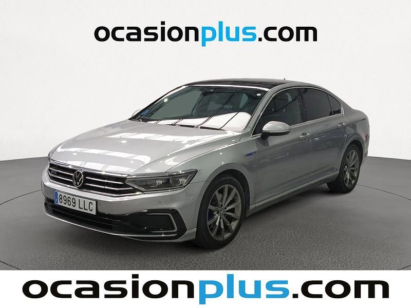 Gris plata Usado 2020 VW Passat GTE Berlina | 23.173 € (Un poco caro) - Imagen 1/4