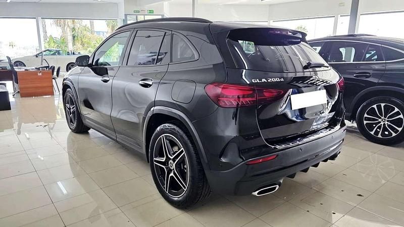 Usado Mercedes GLA200 150 CV (110 kW) 2025 Negro SUV