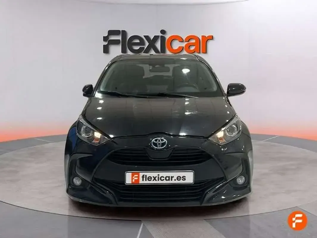 Usado Toyota Yaris Active 116 CV (85 kW) 2022 Negro Utilitario