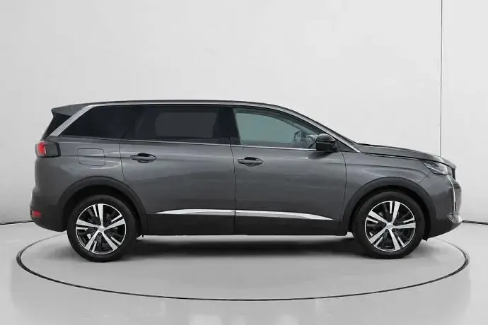 Usado Peugeot 5008 Allure 131 CV (96 kW) 2022 Gris SUV