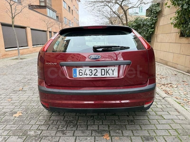 Usado Ford Focus Sport 115 CV (84 kW) 2005 Granate Berlina