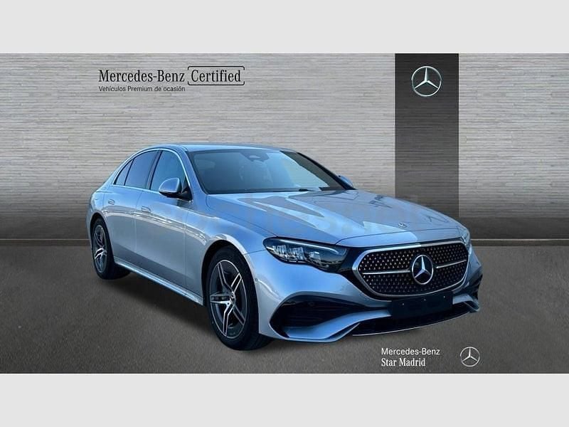 Usado Mercedes E220 197 CV (144 kW) 2025 Gris / plata Berlina