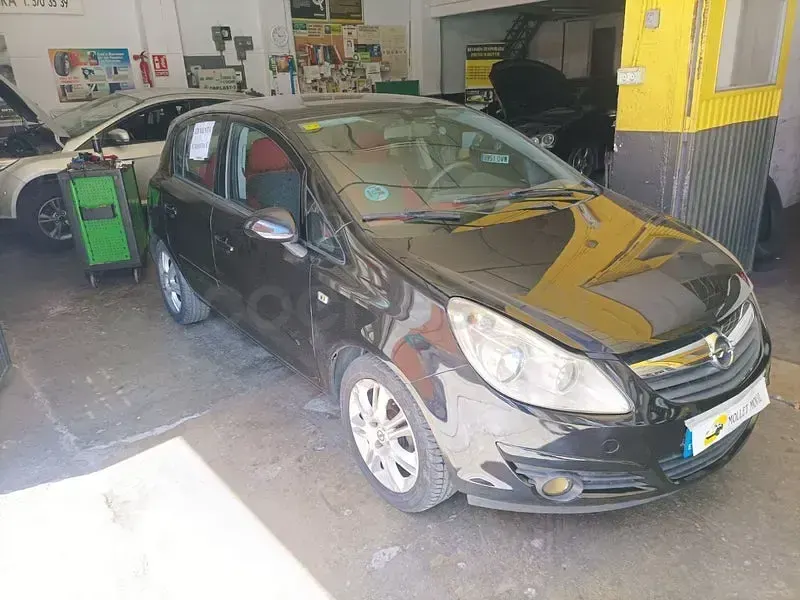 Usado Opel Corsa Enjoy 80 CV (58 kW) 2007 Negro Utilitario