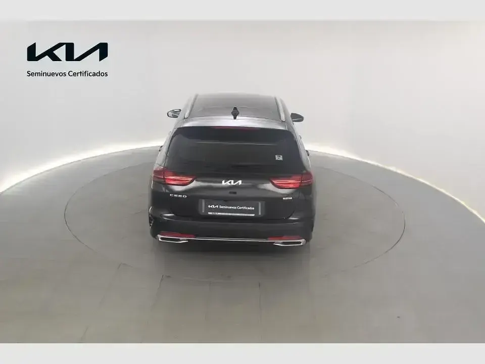 Usado Kia Ceed 141 CV (103 kW) 2025 Negro Utilitario