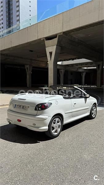 Blanco Usado 2001 Peugeot 206 Descapotable | 4100 € (Caro) - Imagen 1/1