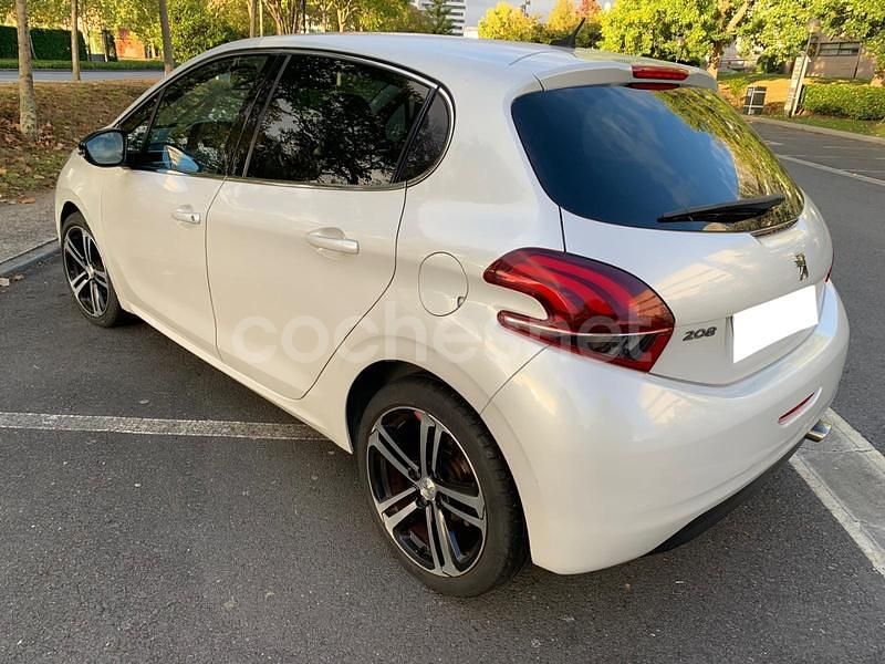 Usado Peugeot 208 Allure 110 CV (80 kW) 2017 Blanco Utilitario