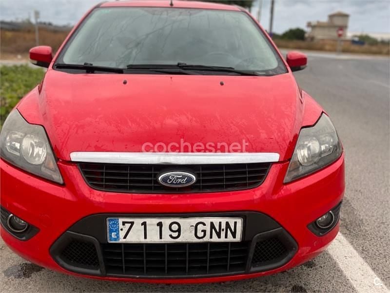 Rojo Usado 2009 Ford Focus Trend Berlina | 3900 € (Buen precio) - Imagen 1/4