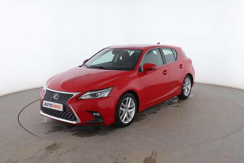 Usado Lexus CT200h Executive Line 136 CV (100 kW) 2018 Rojo Utilitario