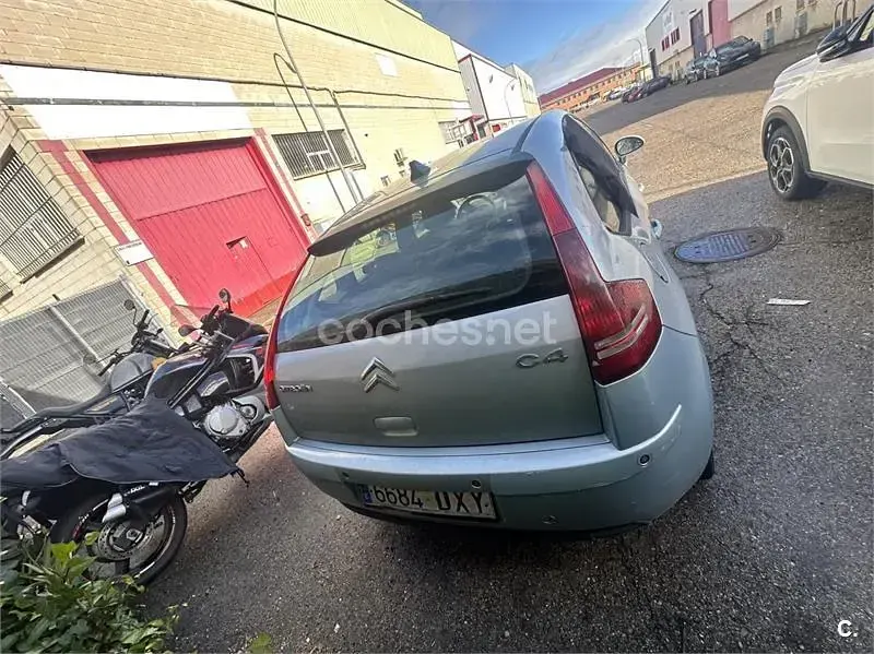 Usado Citroën C4 VTR Sport 92 CV (67 kW) 2006 Azul Berlina