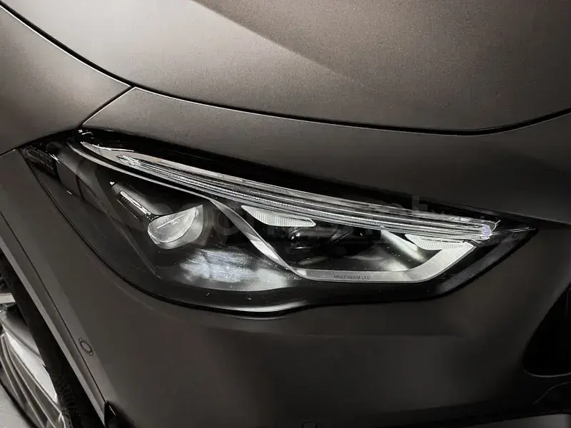 Usado Mercedes GLA35 AMG AMG 306 CV (225 kW) 2024 Gris / plata SUV