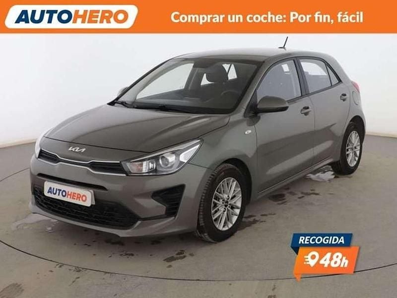 Usado Kia Rio 101 CV (74 kW) 2022 Gris Berlina