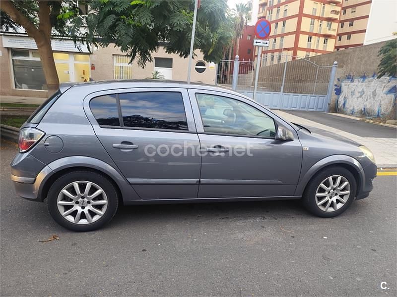 Gris / plata Usado 2007 Opel Astra Enjoy Berlina | 2500 € (Buen precio) - Imagen 1/4