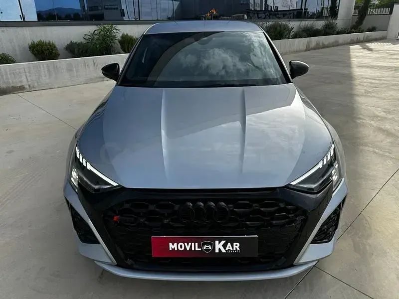 Usado Audi RS3 400 CV (294 kW) 2023 Gris / plata Berlina
