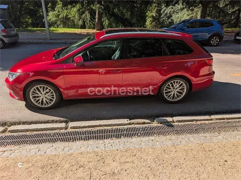 Usado Seat Leon ST Style 110 CV (80 kW) 2018 Rojo Familiar