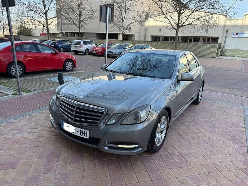 Usado Mercedes E350 Avantgarde 265 CV (194 kW) 2011 Gris / plata Berlina