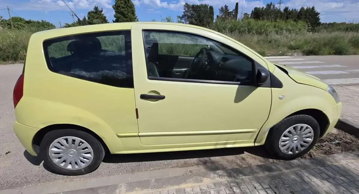 Usado Citroën C2 75 CV (55 kW) 2007 Amarillo Utilitario