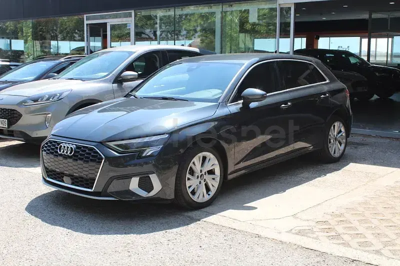 Usado Audi A3 Advanced Plus 204 CV (150 kW) 2023 Gris / plata Berlina
