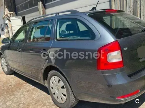 Usado Skoda Octavia 105 CV (77 kW) 2009 Gris / plata Familiar