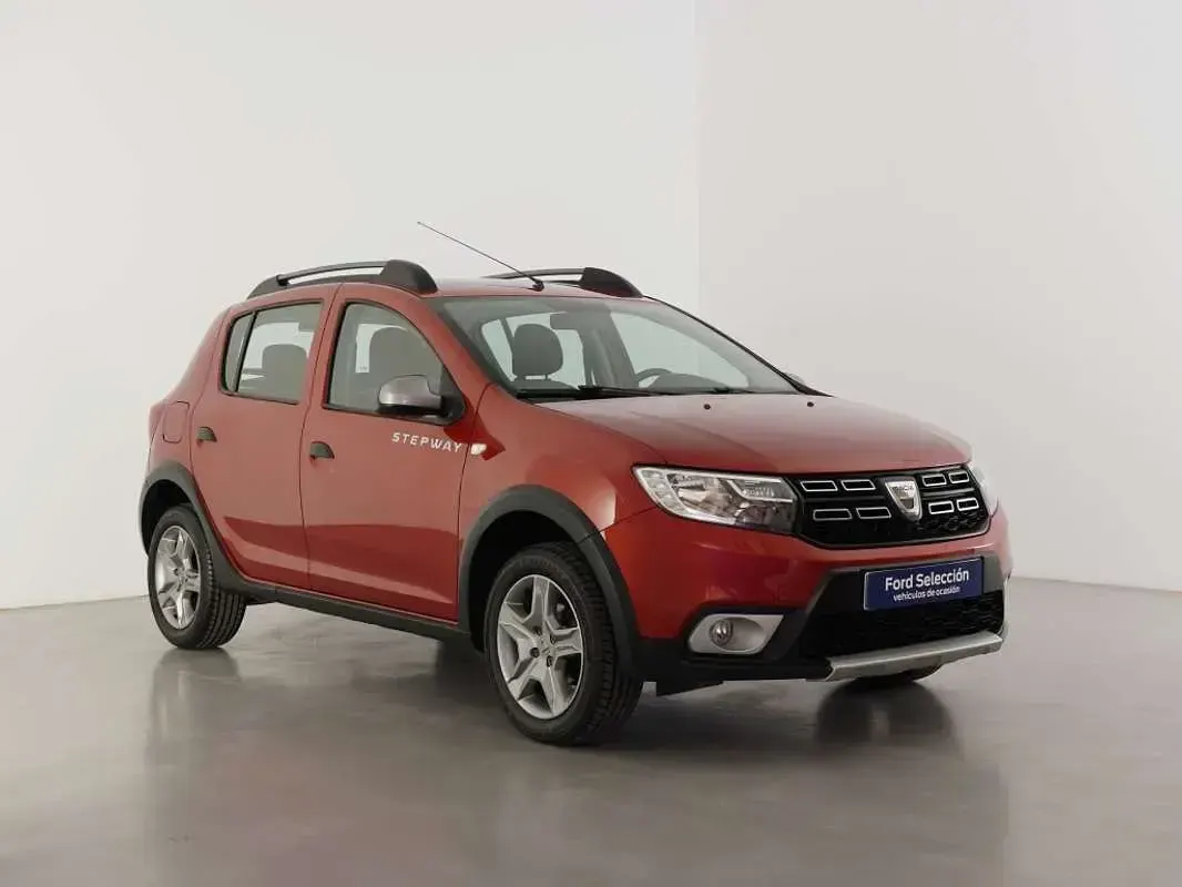 Usado Dacia Sandero Stepway Ambiance 90 CV (66 kW) 2018 Naranja Utilitario