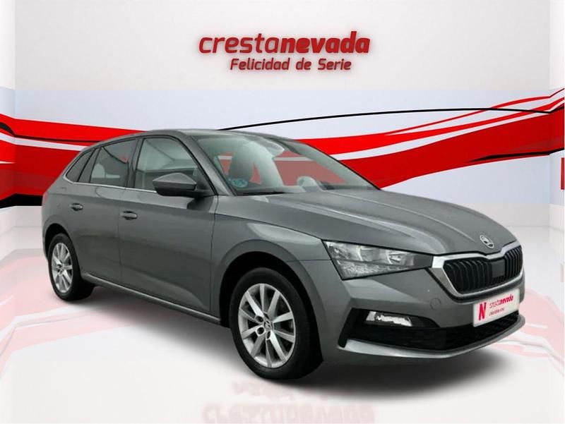 Usado Skoda Scala Ambition 110 CV (80 kW) 2022 Gris Utilitario