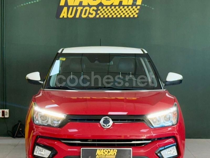 Usado Ssangyong (KGM) Tivoli Limited 115 CV (84 kW) 2018 Rojo SUV