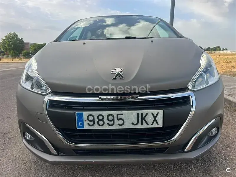 Usado Peugeot 208 Allure 82 CV (60 kW) 2016 Beige Utilitario