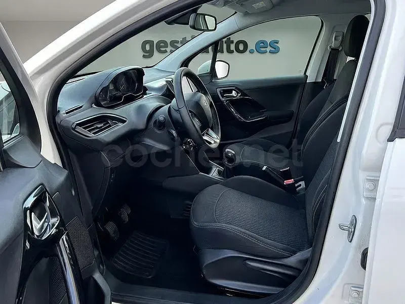 Usado Peugeot 208 Active 99 CV (72 kW) 2018 Blanco Utilitario