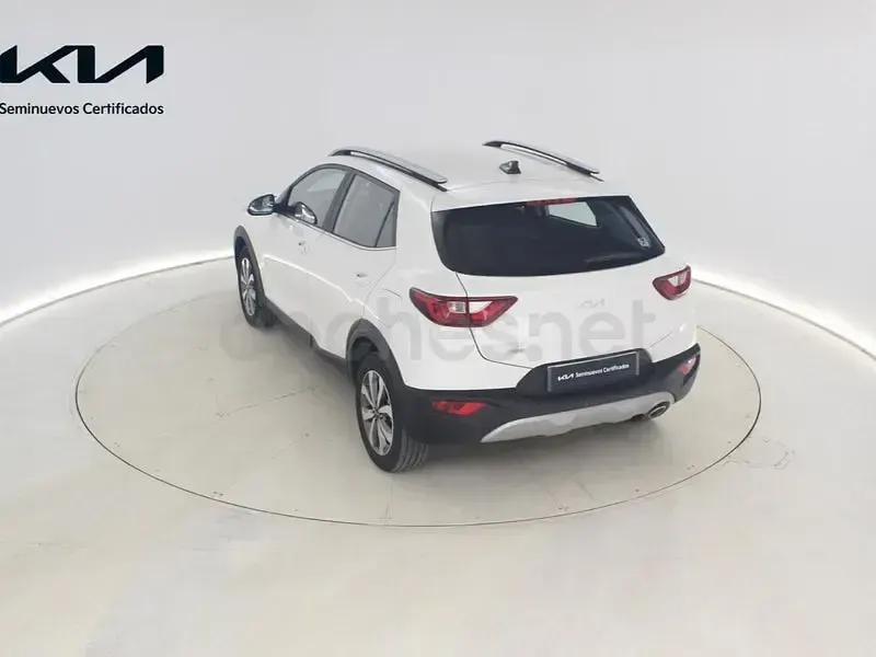 Usado Kia Stonic 100 HP (73 kW) 2024 Branco SUV