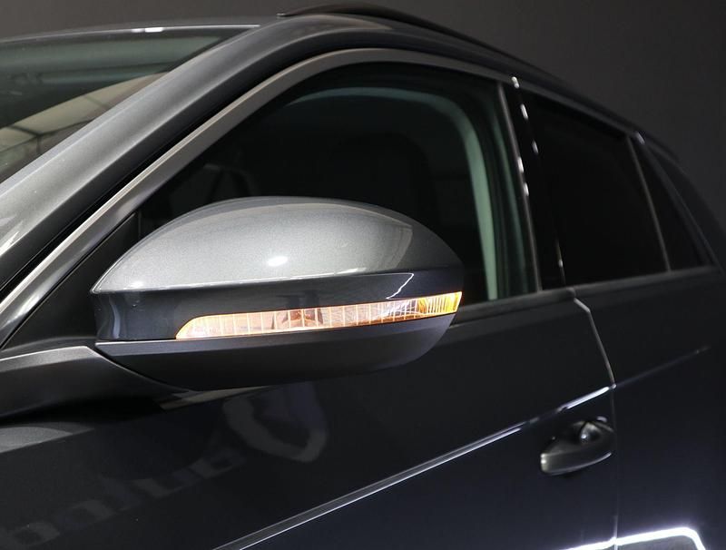 Gris Usado 2023 VW T-Roc Life SUV | 23.990 € (Precio justo) - Imagen 1/4