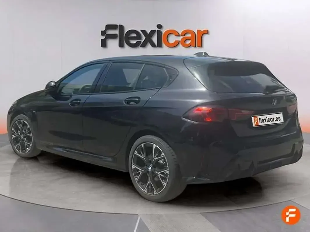Usado BMW 118 150 CV (110 kW) 2025 Negro Utilitario