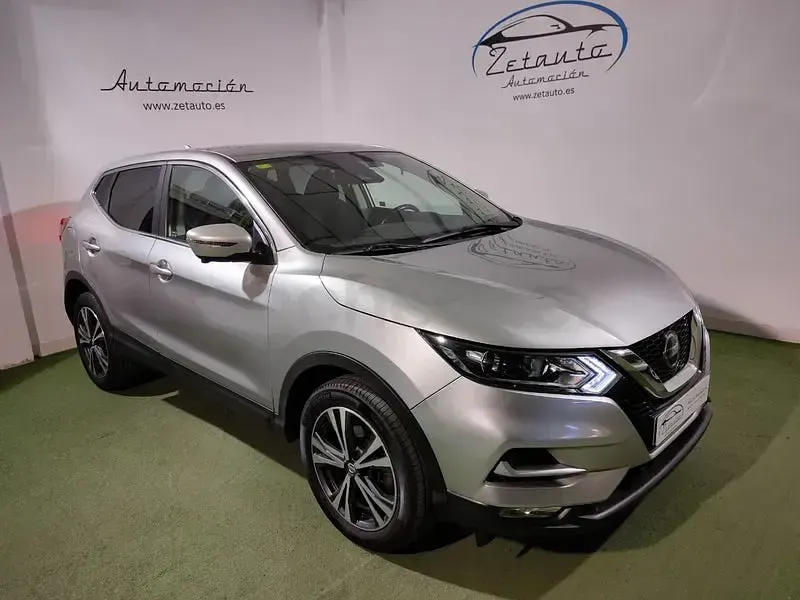 Usado Nissan Qashqai N-Connecta 130 CV (95 kW) 2018 Gris / plata SUV