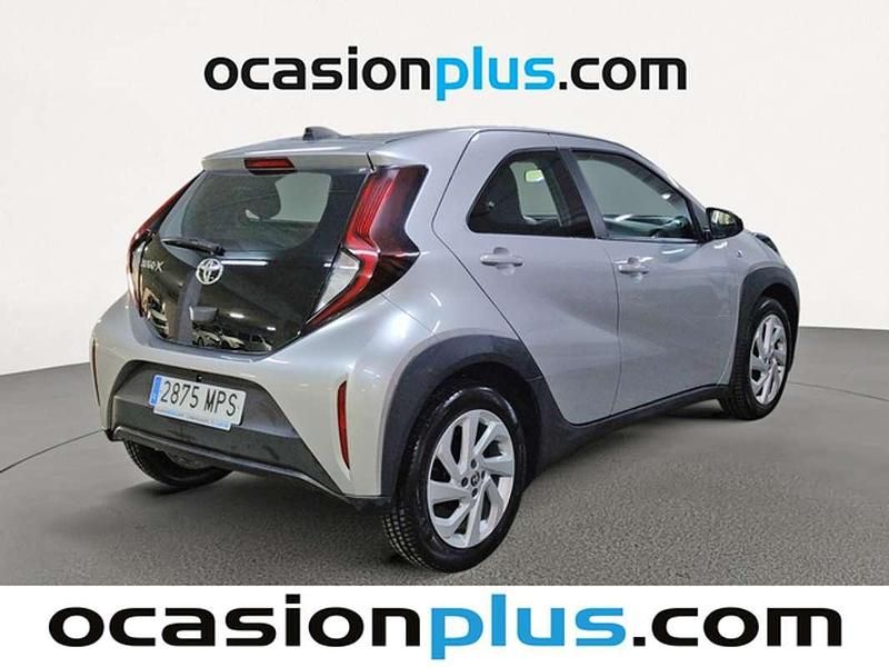 Usado Toyota Aygo Play 72 CV (52 kW) 2024 Gris Utilitario