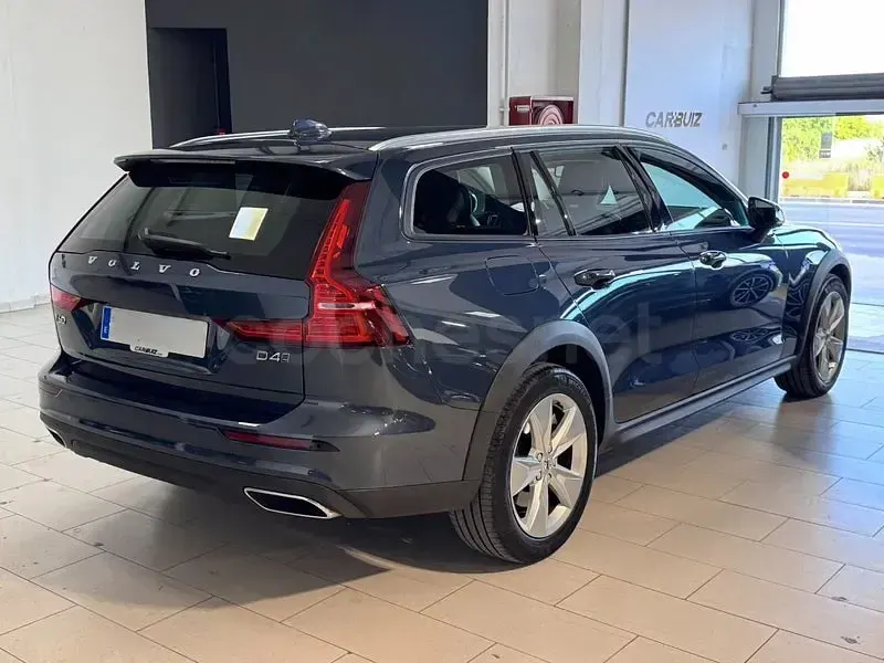 Usado Volvo V60 CC Momentum 190 CV (139 kW) 2019 Azul Familiar