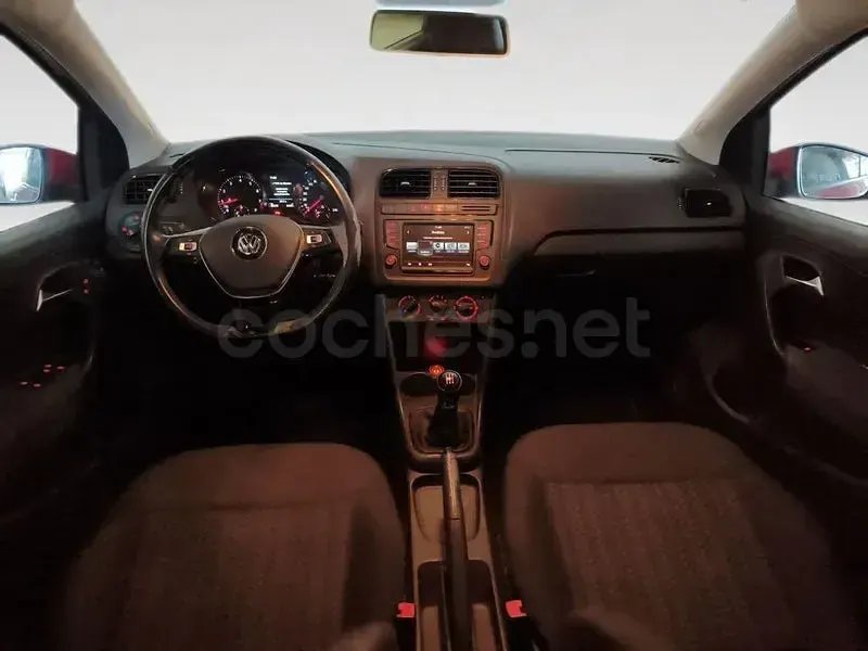 Usado VW Polo 75 CV (55 kW) 2015 Rojo Berlina
