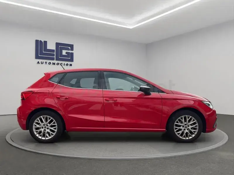 Usado Seat Ibiza 110 CV (80 kW) 2024 Rojo Utilitario