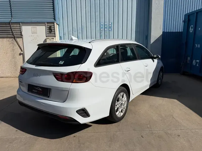 Usado Kia Ceed 136 CV (100 kW) 2022 Blanco Utilitario