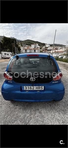 Używany Toyota Aygo City 68 KM (50 kW) 2013 Niebieski Hatchback