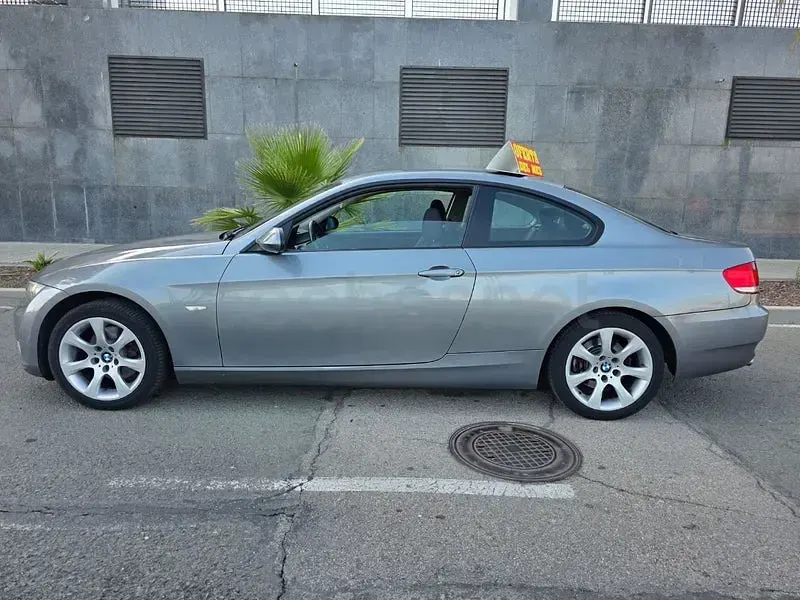 Usado BMW 320 177 CV (130 kW) 2009 Gris / plata Coupe