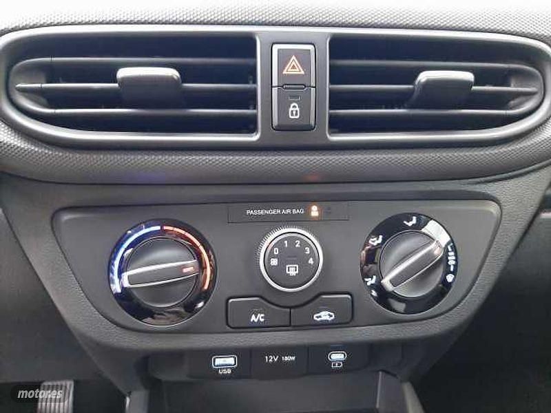 Usado Hyundai i10 67 CV (49 kW) 2024 Lumen gray Utilitario
