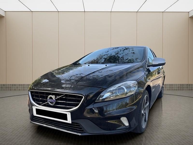 Usado Volvo V40 R-Design Momentum 150 CV (110 kW) 2016 Negro Berlina