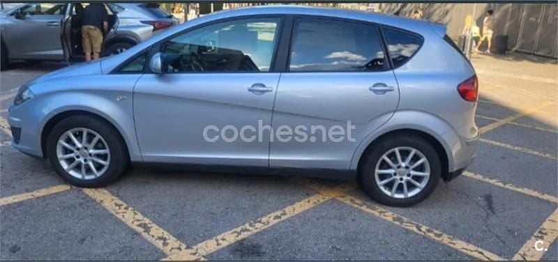 Usado Seat Altea Reference 105 CV (77 kW) 2010 Gris / plata Monovolumen