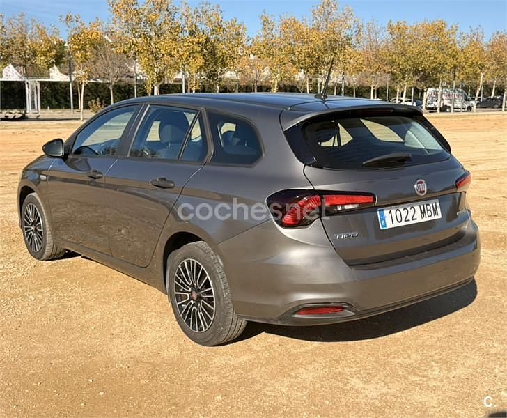 Usado Fiat Tipo 130 CV (95 kW) 2022 Gris / plata Familiar
